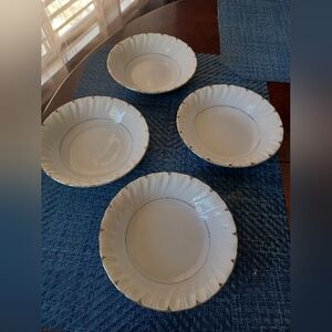 Vintage Heirloom small soup/salad bowls